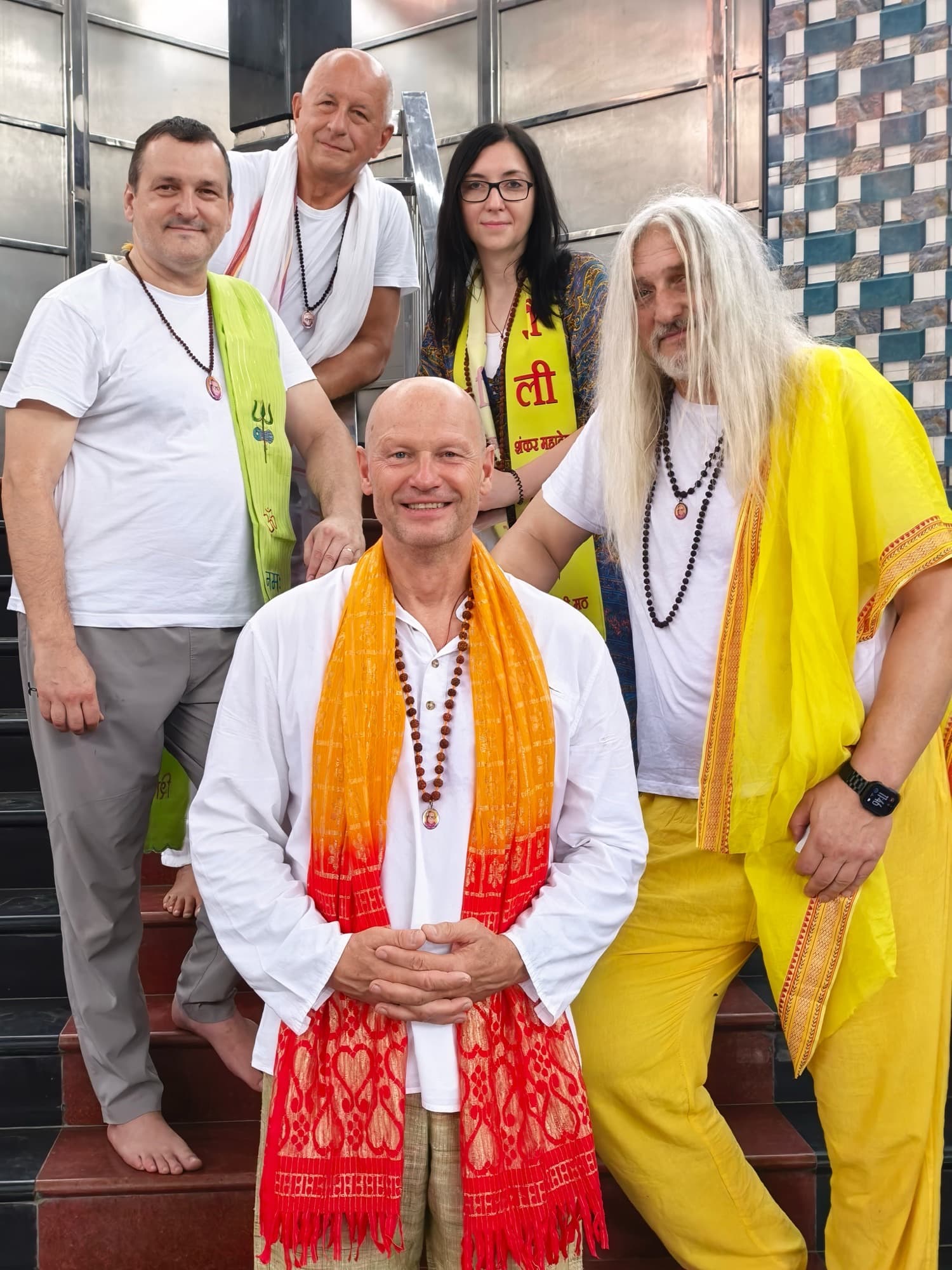 Zakládající členové Zero Balance Society v ášramu v Karauli